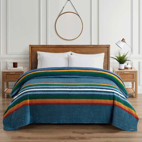 Pendleton Other - Pendelton Sherpa Fleece Throw Blanket - Size QUEEN - Color Serape Stripe NEW